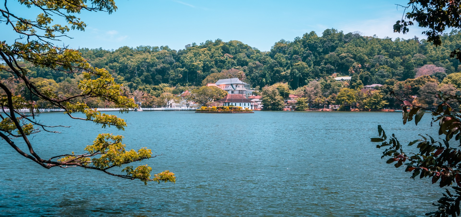 Panorama,Daylight,View,Of,Kandy,Lake,In,Central,Kandy,,Sri