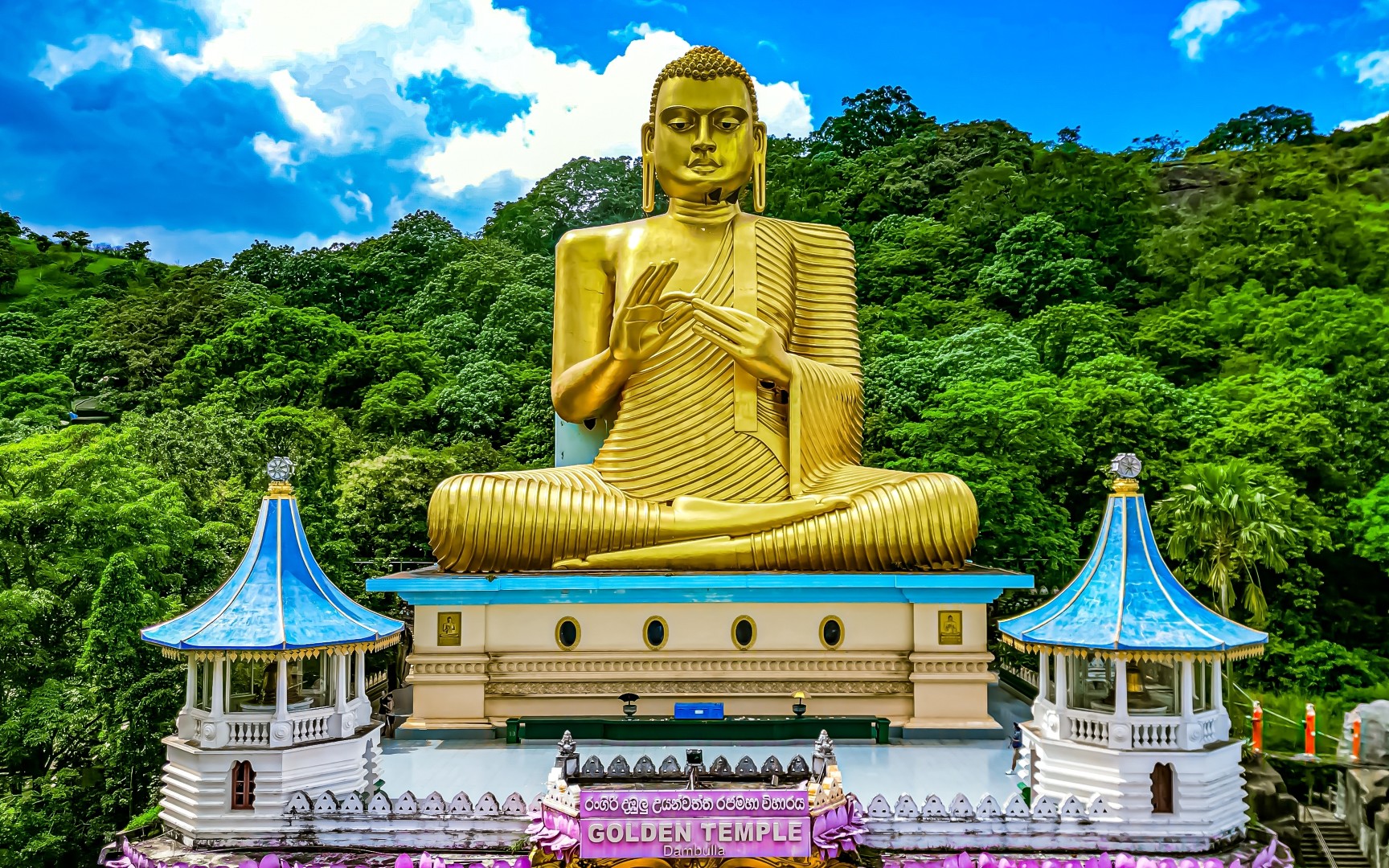 Panorama,Of,The,Golden,Temple,In,Sri,Lanka