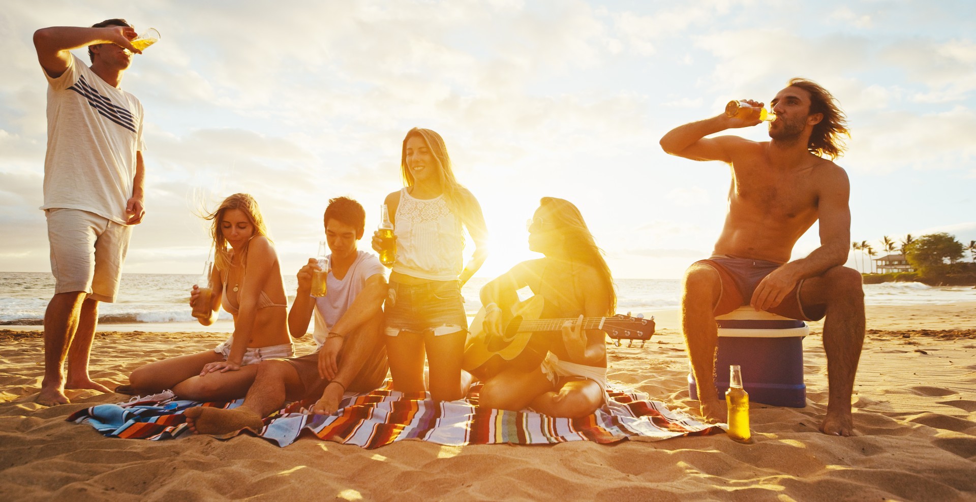 Group,Of,Friends,Having,Fun,Enjoying,A,Beverage,And,Relaxing